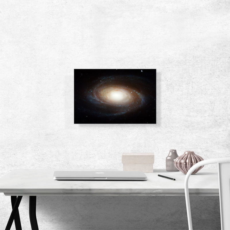 «Hubble Telescope Grand Design Spiral Galaxy M81», reproduction de photo sur toile tendue, H 12 po x l 18 po x 1,5 po