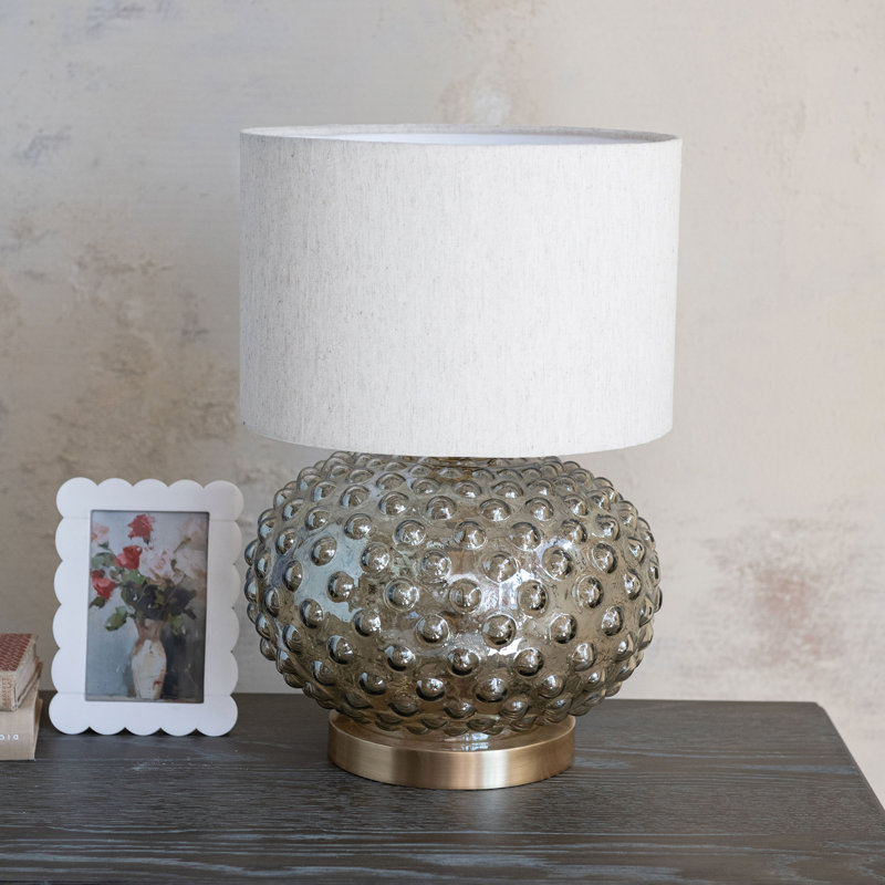 Lampe de table en verre avec base en laiton, abat-jour en coton et interrupteur en ligne, finition métallique