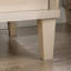 Table de chevet compacte brune avec plateau spacieux, tablette ouverte et tiroir coulissant pour les petites pièces et les dortoirs