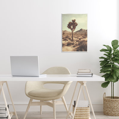 Plaque murale Lone Tree in Desert, design par Petal Prints Design