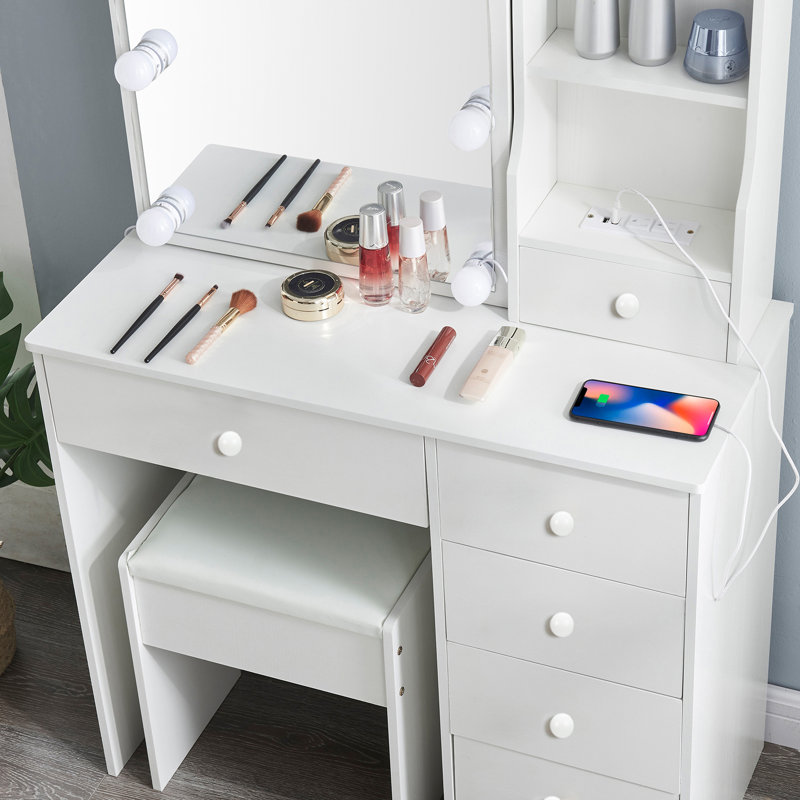 Dakuan Vanity
