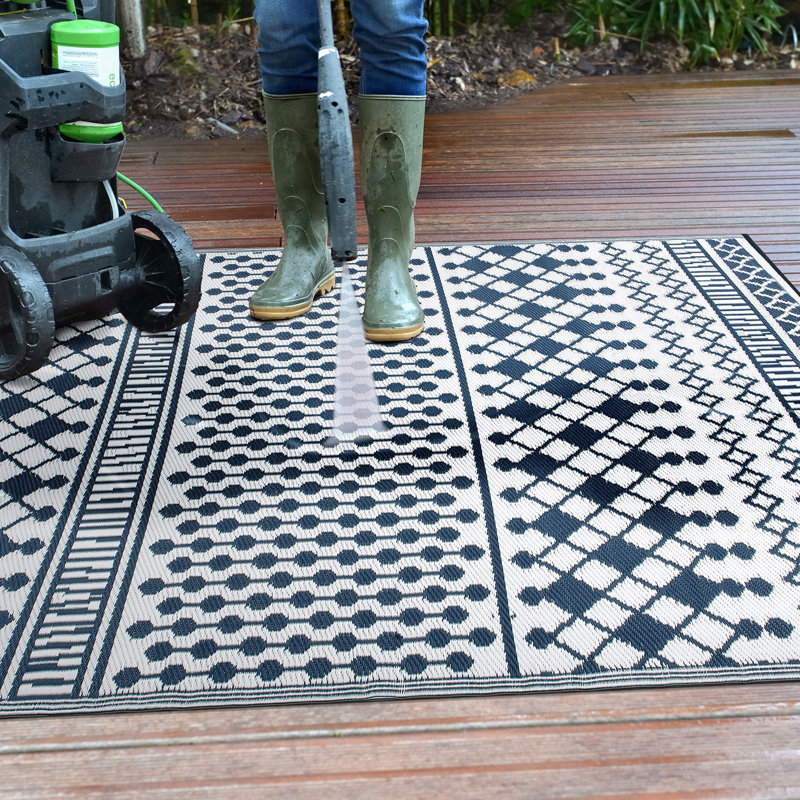 Tapis intérieur / extérieur bleu marine / ivoire Ramveer, Rectangle 5 pi x 7 pi