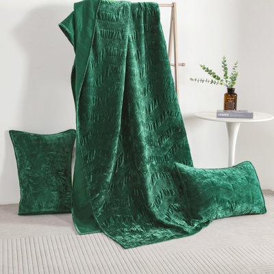 Wonderful Velvet Quilt Set 3-Piece Bedding Set For All Season