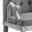 Tissu et chaise au fini blanc antique