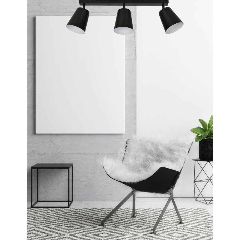 Mattie Spotlight, Black White