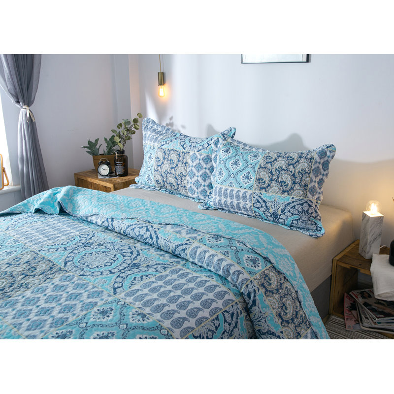 Airy Blue Reversible Queen Microfiber Quilt Set