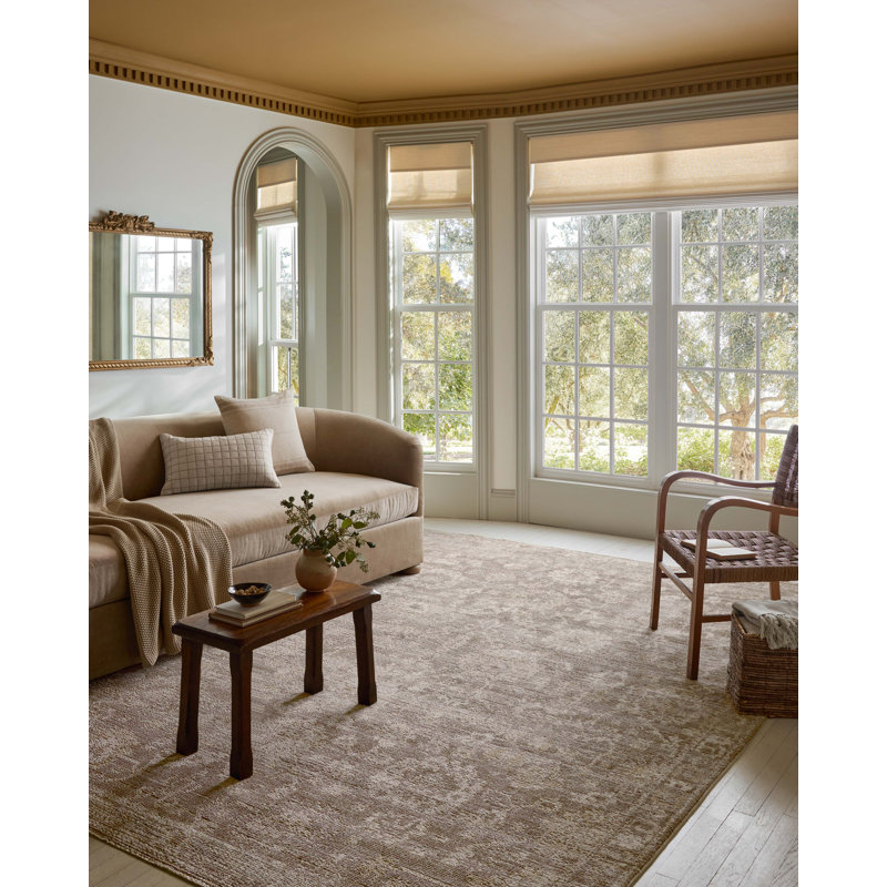 Tapis taupe / blé Magnolia Home par Joanna Gaines x Loloi Pace, Carré 1 pi 6 po