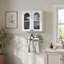 Armoire murale en verre arquée avec tablettes réglables pour un rangement polyvalent et peu encombrant dans la cuisine, la salle de bain et le salon