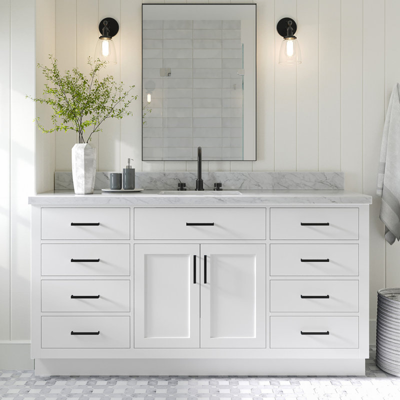 Meuble-lavabo simple en bois massif 66 po avec plateau en marbre de Carrare Tidworth, Forme rectangulaire, Blanc