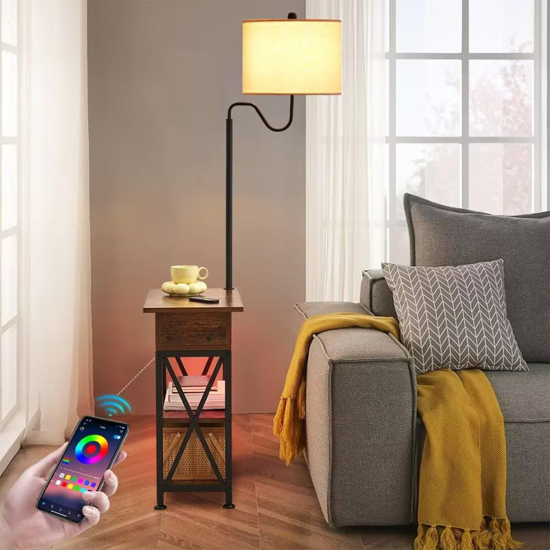 Lampe sur pied rustique à DEL brun avec table d'appoint rabattable, ports de chargement USB et télécommande