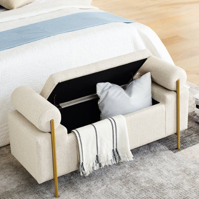 Élégant banc rembourré avec accoudoirs cylindriques et assemblage de pieds en fer fiable en beige pour le salon, la chambre à coucher, les couloirs de rangement, doux et confortable