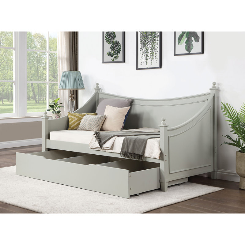 Lit de jour simple de style moulé au fini transitionnel gris clair, prêt pour le matelas avec affiche et fleurons, structure en bois massif