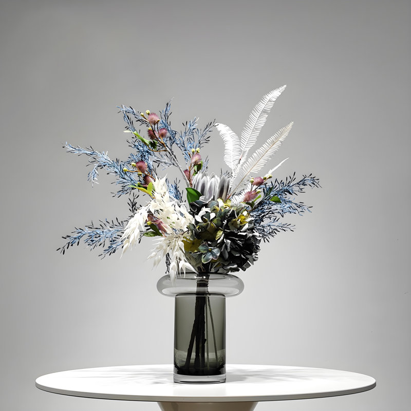 Ornements de fleurs simulées