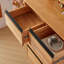 Table de buffet au sol à rayures Minimally