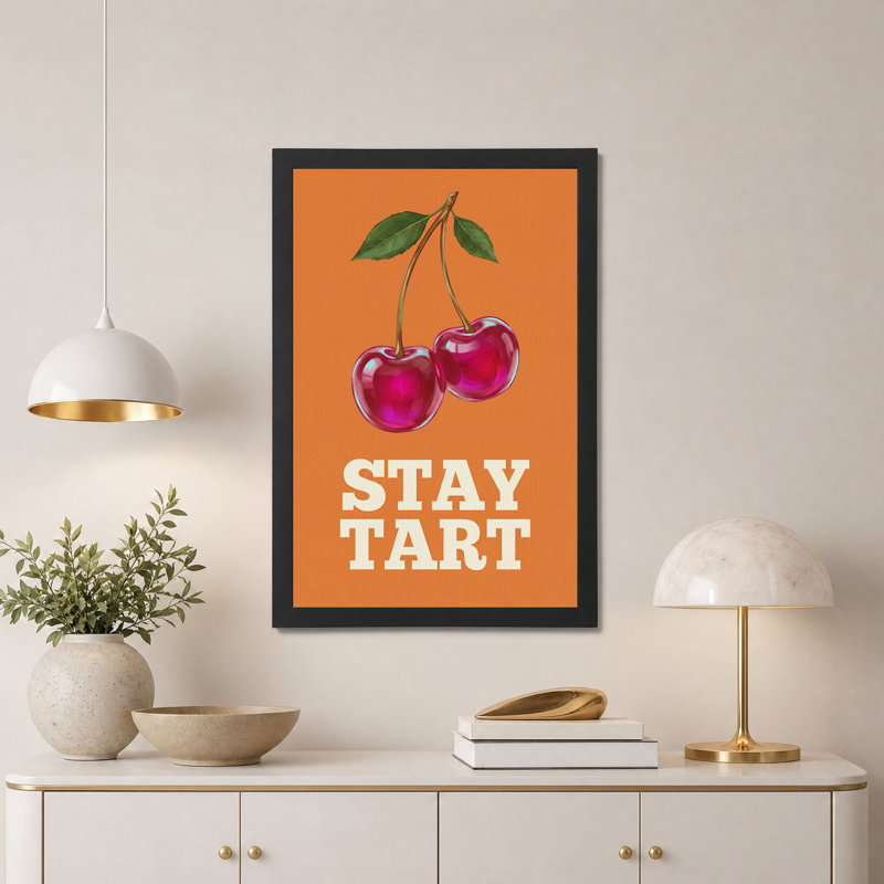 Toile rouge brillante avec cerises rouges sur fond orange, H 36 po x l 24 po