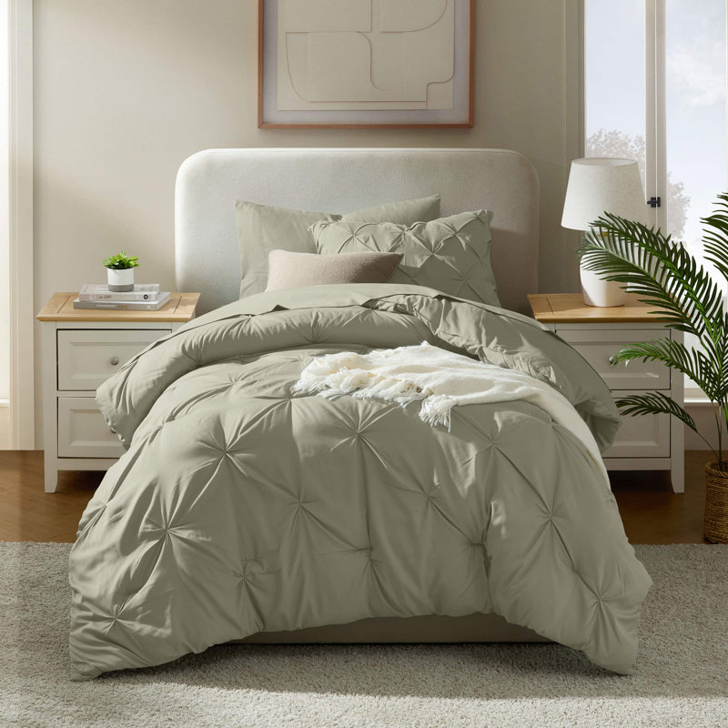 Ensemble d'édredon plissé avec draps Bed-in-a-Bag, Sauge pâle, Édredon simple + 4 pièces supplémentaires