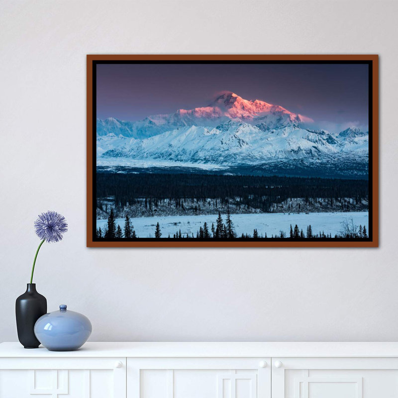 «Denali Glow» par Stefan Hefele - reproduction de photo, Toile avec cadre en bois classique, H 18 po x l 26 po x P 1,5 po