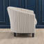 Fauteuil d'appoint rayé à rayures