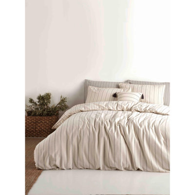 Quiltisse Cotton Bedspread with Pillowcases Included
