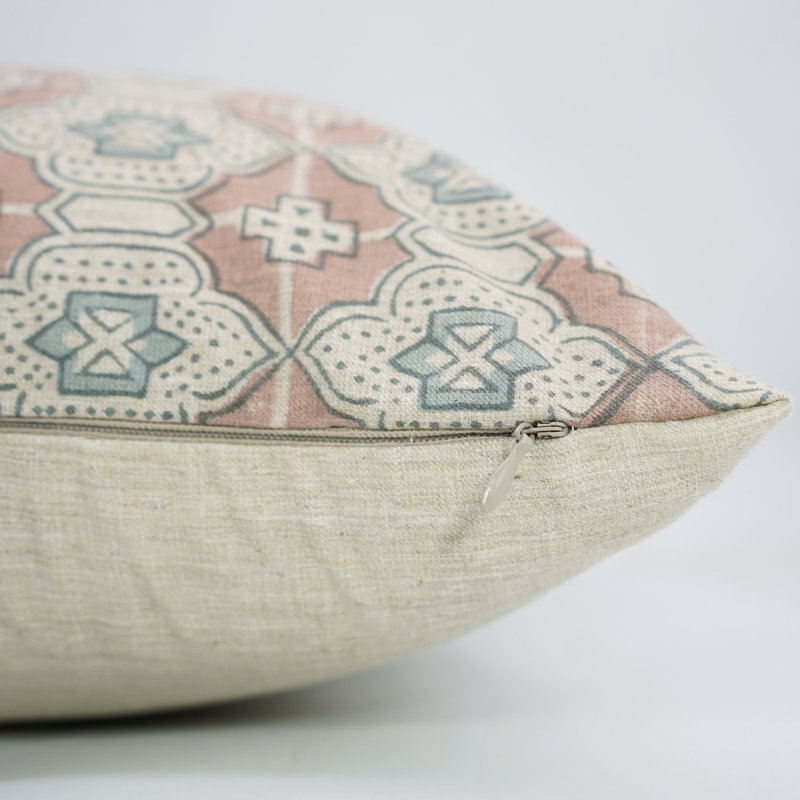 Coussin à motif de fleurs fabriqué à la main Fabividine, Pêche géométrique 1, Carré 20 po