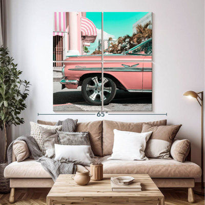 Voiture rose rétro Mehar