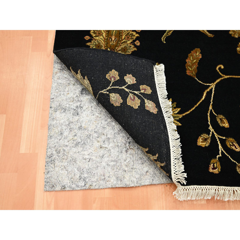 Tapis oriental noir 4 pi x 6 pi, motif botanique sans bordure, mi-laine et mi-soie, tissé dense, velours doux, noué à la main