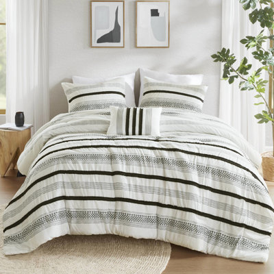 Ensemble de literie à rayures 7 pièces pour très grand lit. Tissu en microfibre. Assure un sommeil paisible. Et résistant. Motif captivant. S'agence à différents styles de chambre à coucher. Pour réduire le rétrécissement. Très grand sans effor