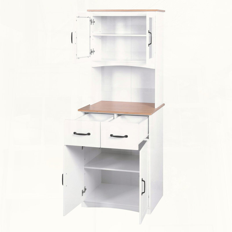 Armoire de cuisine en bois avec portes en verre encadrées et tablettes réglables