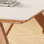 Table Rock minimaliste crème avec pieds en bois-106687037