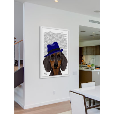«Dachshund with Blue Trilby», reproduction d'art encadrée
