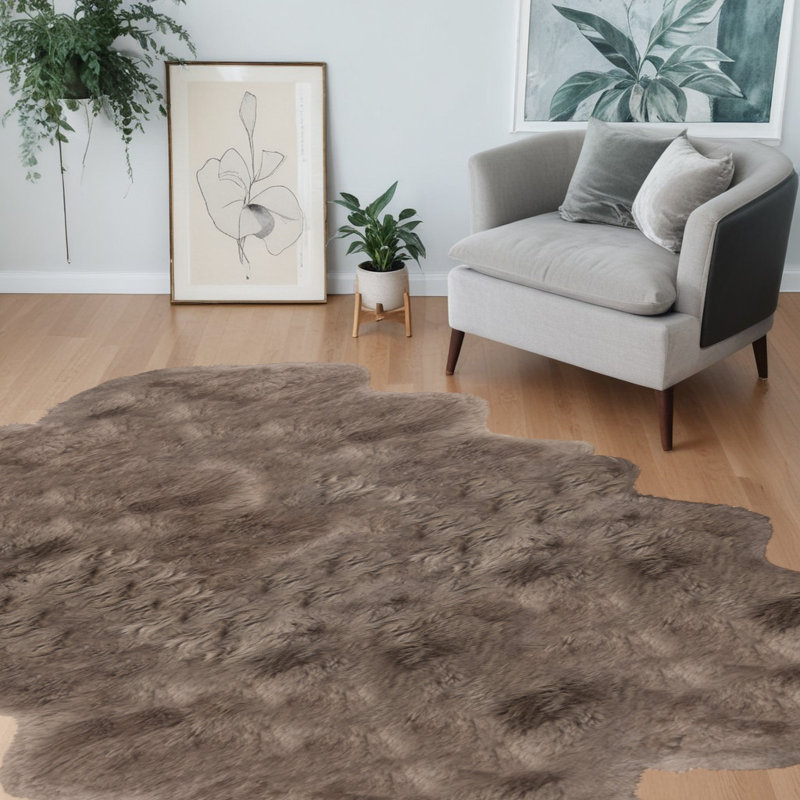 Tapis brun et noir en cuir de vache 5 pi x 7 pi