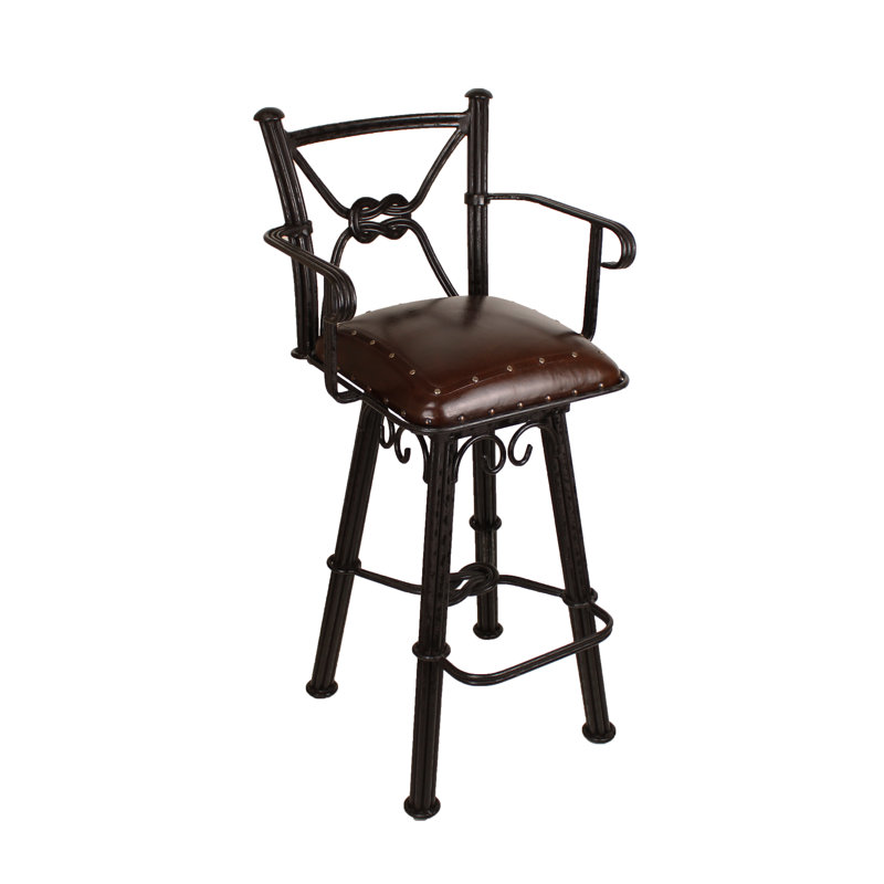 Khawlah Arms avec tabouret de bar pivotant en fer (uni avec motif Tacks)