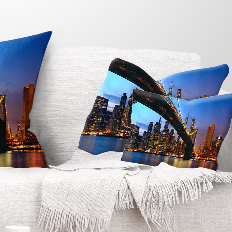 Coussin Manhattan City avec pont sous le ciel bleu, Rectangle 12 po x 20 po