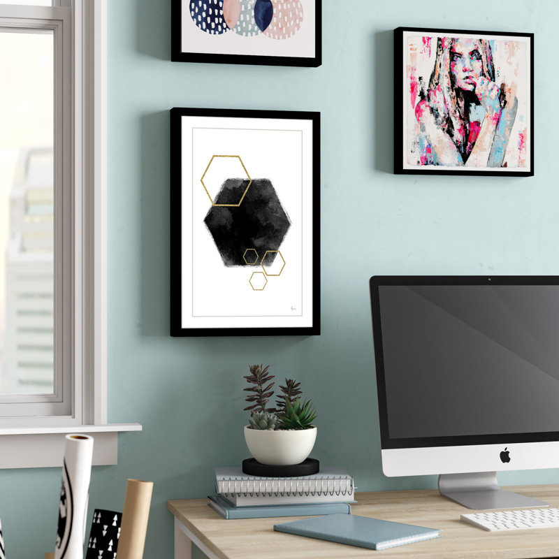 «Black Hole Hexagon» par Eyre Tarney, H 24 po x l 16 po x p 1,5 po