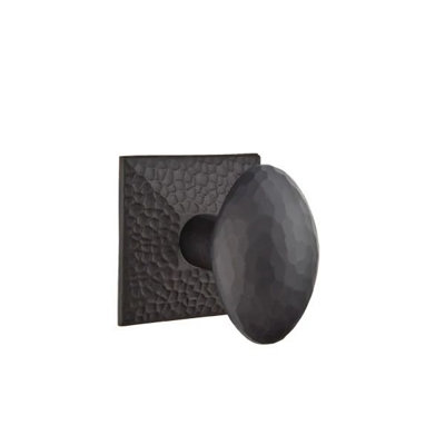 Ensemble de mortaise intérieure Emtek avec rosette martelée et bouton d'œuf martelé (droite)