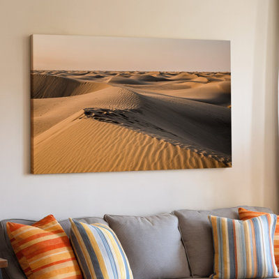 Toile une vaste étendue de dunes de sable doré mettant en vedette des motifs d'art mural complexes créés par le vent avec des ondulations douces et de l'art mural sur toile