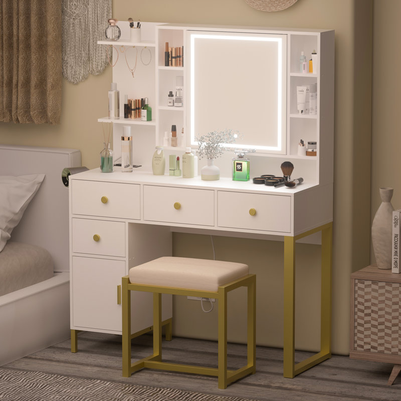Pearletha Vanity Set with Lighted Mirror