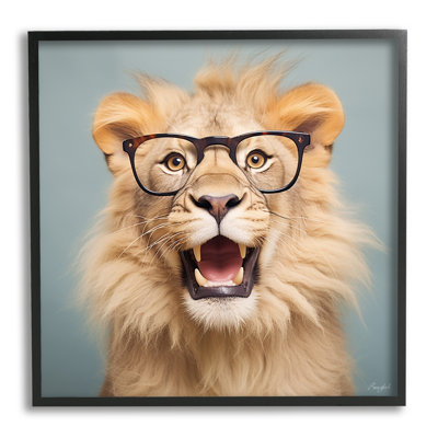 Lion rugissant à lunettes sur bois