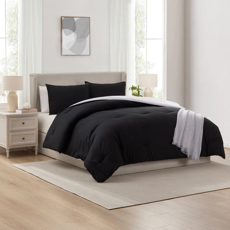 Ultra Soft Modern Reversible 3 Piece Comforter Set, Black/White, King Comforter + 2 King Shams