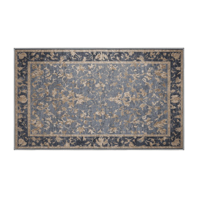 Tapis gris soyeux et moelleux