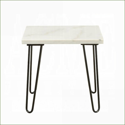 Table basse moderne en marbre blanc pour le salon avec pieds en métal en forme de V noir, facile à assembler