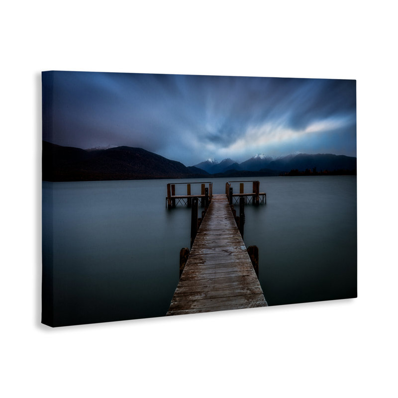 Toile Te Anau Pier au crépuscule, design par Lincoln Harrison, H 24 po x l 36 po