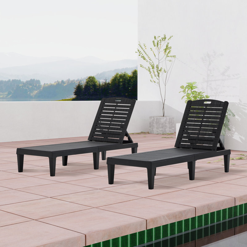 Chaise longue d'extérieur en polypropylène de 61,6 po avec dossier réglable, Noir