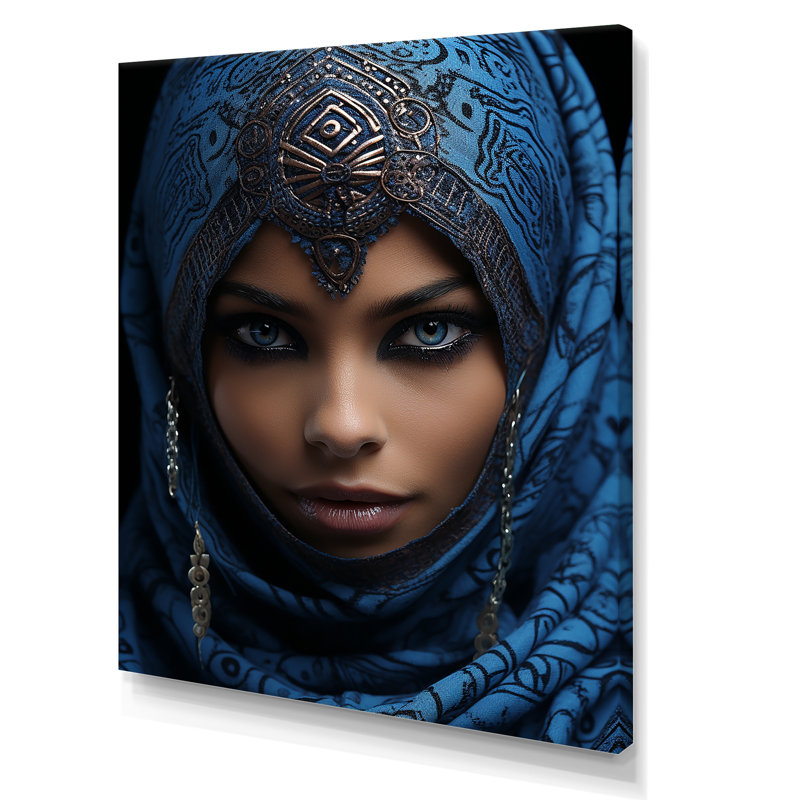 Portrait d'une femme arabe touareg bleue, Toile tendue, 44" H x 34" W