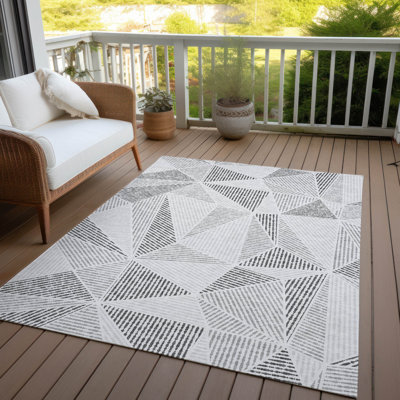Itzayana Geometric Indoor / Outdoor Rug