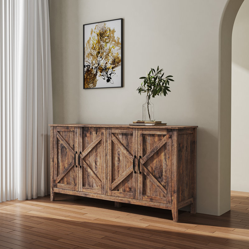 Armoire avec 4 portes et 4 tablettes ouvertes