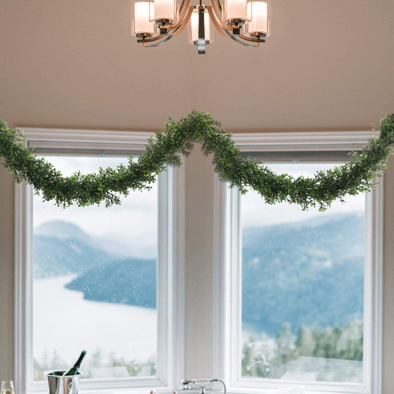 9' Tall Hanging Loops Garland