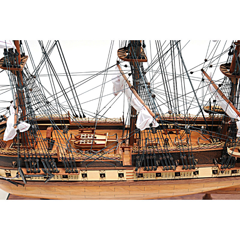 USS Constitution avec vitrine