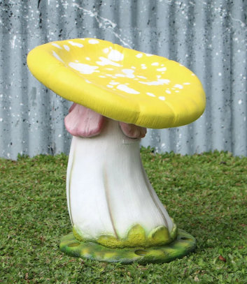 Statue simple tabouret champignon surdimensionné, Blanc / Vert / Jaune