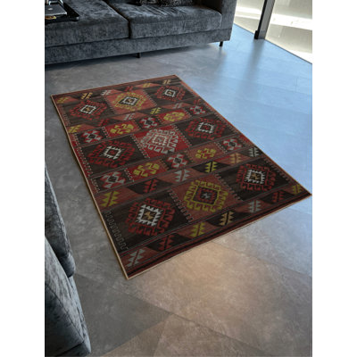 Tapis décoratif moderne et multicolore foncé à motifs géométriques mixtes